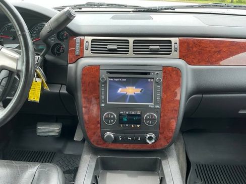 Used 2014 Chevrolet Suburban LTZ AWD/4WD image 27