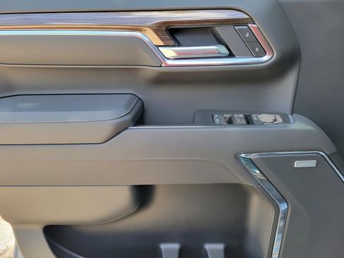 New 2025 Chevrolet Silverado 1500 LT Trail Boss w/ Convenience Package II AWD/4WD image 9