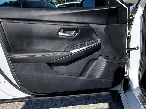 Used 2024 Nissan Sentra SR w/ SR Premium Package image 17