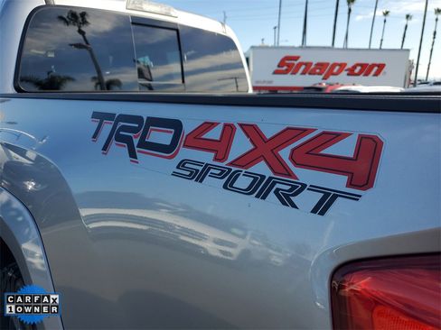 Used 2017 Toyota Tacoma 4x4 Double Cab image 8