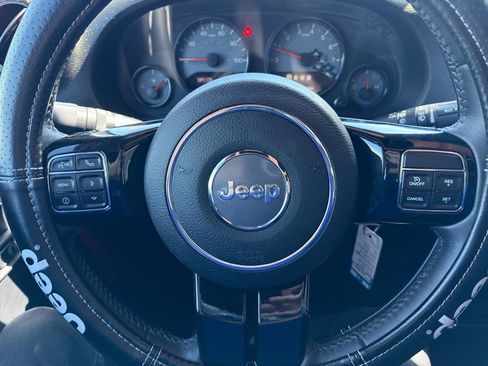 Used 2017 Jeep Wrangler Unlimited Sahara image 18