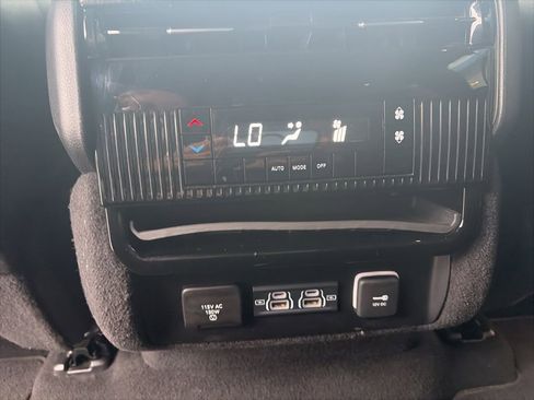 Used 2024 Jeep Wagoneer L Series II w/ Flexible Seating Group AWD/4WD image 14