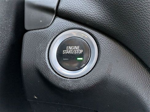 Used 2018 Chevrolet Equinox LT image 20