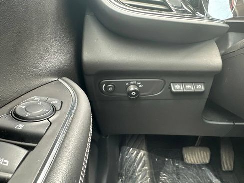 Used 2023 Buick Envision Avenir AWD/4WD image 38