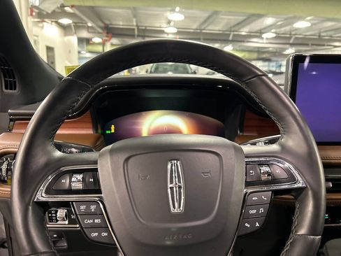 Used 2023 Lincoln Nautilus Reserve AWD/4WD image 12