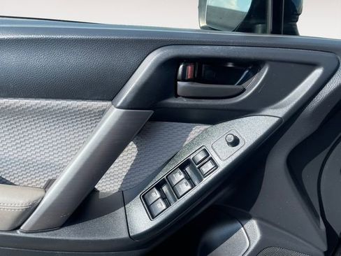 Used 2017 Subaru Forester 2.5i Premium image 32