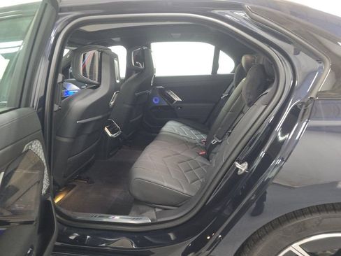 Certified 2024 BMW i7 xDrive60 w/ Executive Package AWD/4WD image 4
