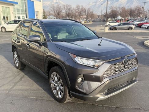 Used 2020 Toyota RAV4 Limited image 4