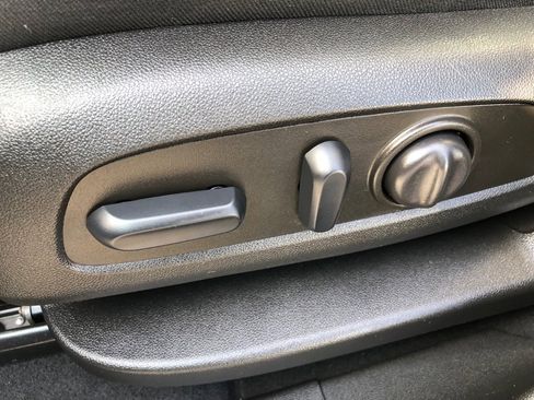 Used 2022 Chevrolet Equinox LT w/ Driver Convenience Package image 14