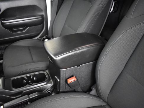 Used 2018 Jeep Wrangler Unlimited Sport S AWD/4WD image 10