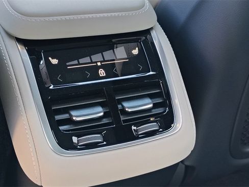 New 2026 Volvo XC90 B6 Plus image 29