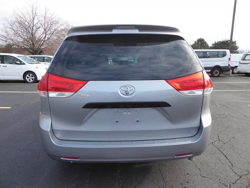 Used 2013 Toyota Sienna L image 6