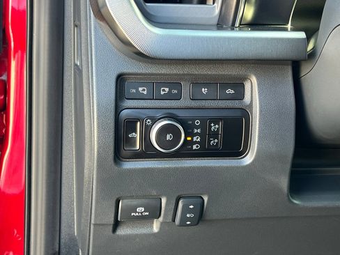 Used 2024 Ford F250 Platinum image 28