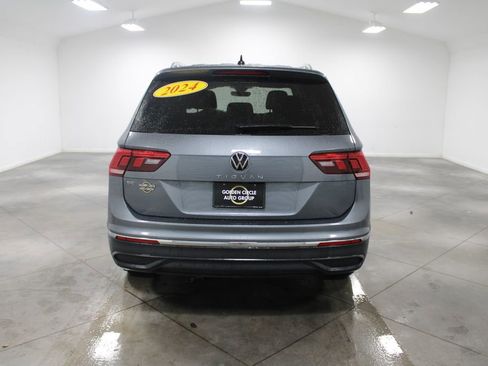 Used 2024 Volkswagen Tiguan SE image 8
