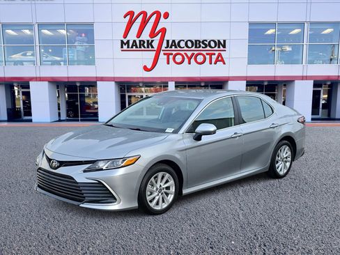Used 2023 Toyota Camry LE image 1