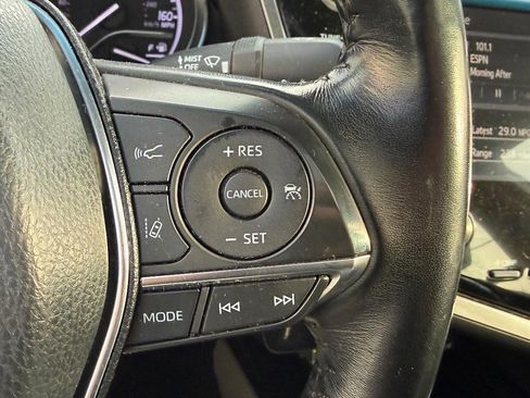 Used 2019 Toyota Camry XLE image 18