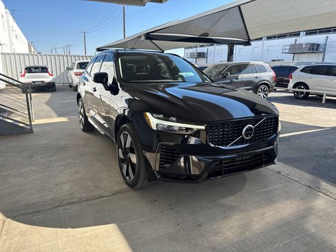 Used 2025 Volvo XC60 T8 Plus w/ Protection Package Premier AWD/4WD image 3