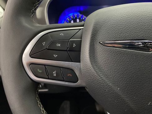 Used 2025 Chrysler Pacifica Select FWD image 21