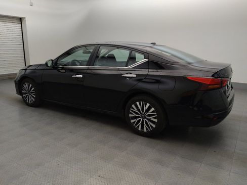 Used 2025 Nissan Altima 2.5 SV FWD image 3