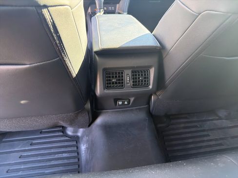 Used 2025 Toyota Camry XLE image 23