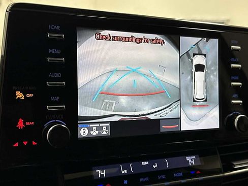 Certified 2021 Toyota Sienna Platinum image 19