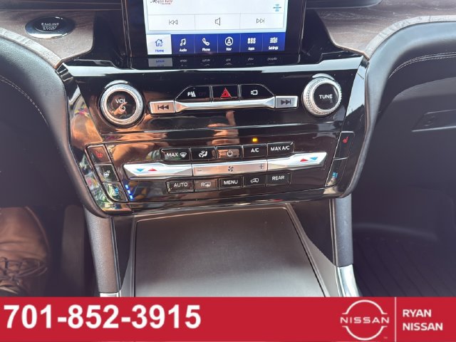 Used 2023 Ford Explorer Platinum w/ Technology Package AWD/4WD image 16