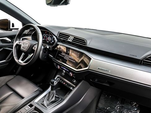 Used 2025 Audi Q3 2.0T Premium w/ Convenience Package image 16