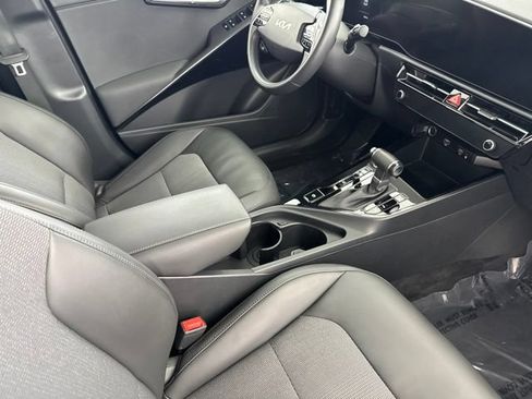 Certified 2024 Kia Niro EX FWD image 23