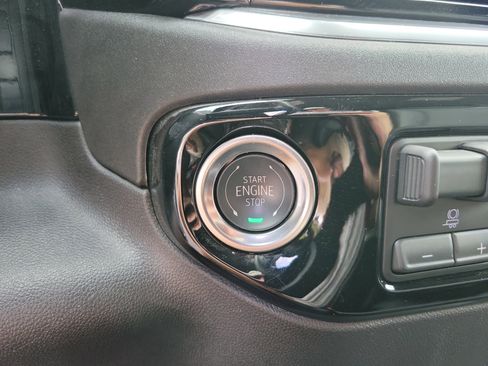 Used 2025 GMC Sierra 1500 SLT image 13