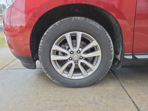 Used 2016 Nissan Pathfinder SV image 11