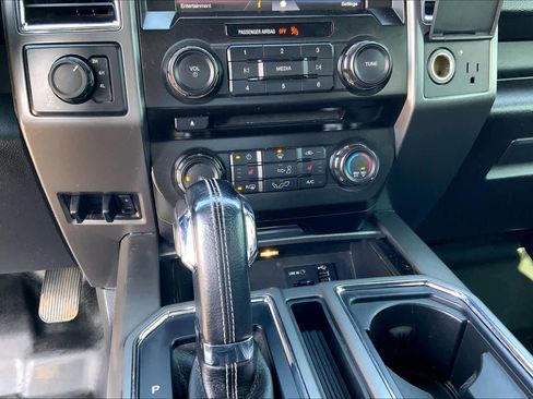 Used 2015 Ford F150 XLT w/ Equipment Group 302A Luxury image 32