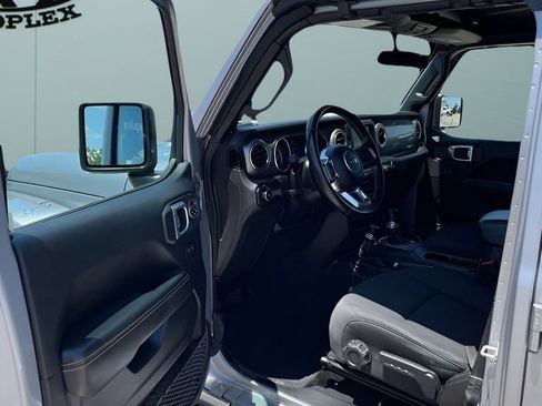 Used 2021 Jeep Wrangler Unlimited Sahara AWD/4WD image 11