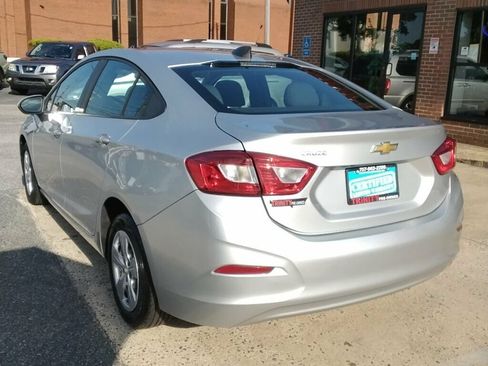 Used 2018 Chevrolet Cruze LS FWD image 2