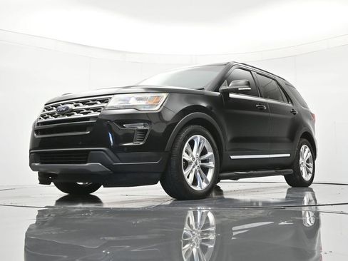 Used 2018 Ford Explorer XLT w/ Equipment Group 202A FWD image 37
