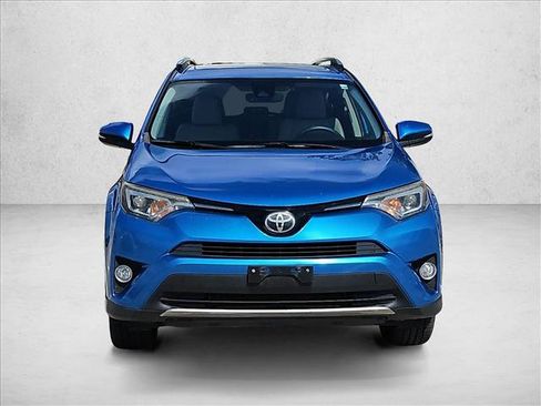 Used 2018 Toyota RAV4 Limited FWD image 2