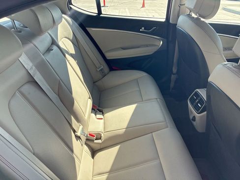 Used 2020 Genesis G70 2.0T AWD/4WD image 12