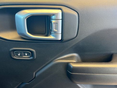 Used 2021 Jeep Gladiator Sport image 20