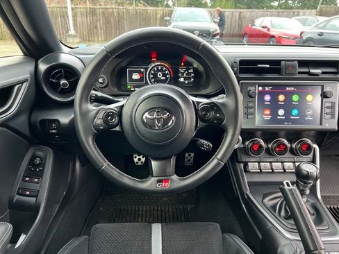 Used 2024 Toyota GR86 Premium w/ Performance Package image 13