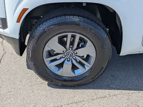 Certified 2025 Nissan Frontier SV RWD image 14
