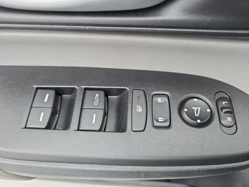 Used 2017 Honda CR-V LX image 26