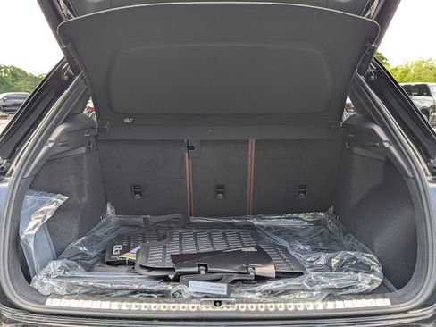 Used 2024 Audi Q3 2.0T Premium Plus w/ Premium Plus Package AWD/4WD image 18