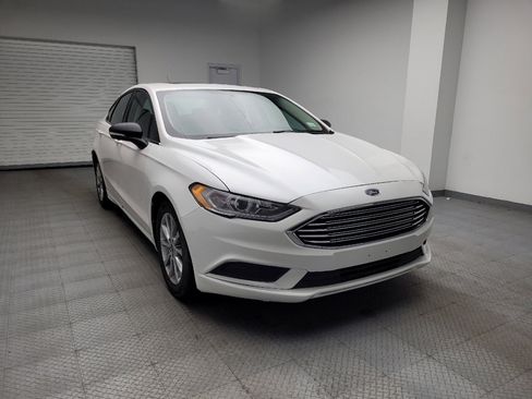 Used 2017 Ford Fusion SE w/ Fusion SE Technology Package FWD image 13