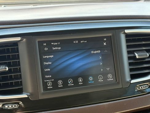 Used 2019 Chrysler Pacifica Touring-L FWD image 33