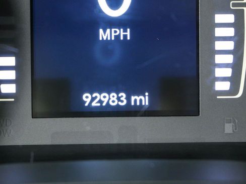 Used 2019 Jeep Cherokee Latitude w/ Popular Appearance Group FWD image 8