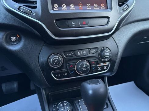 Used 2020 Jeep Cherokee Trailhawk w/ Cold Weather Group image 37