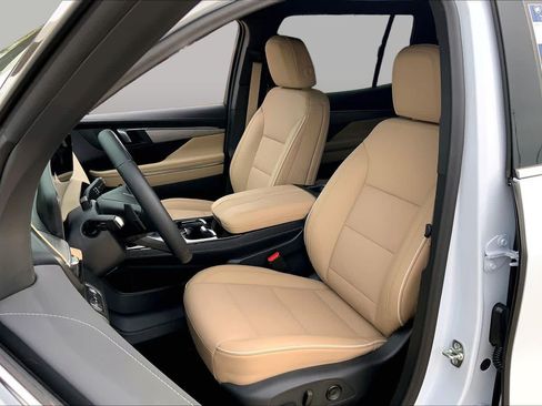 Used 2026 Buick Enclave Preferred w/ Super Cruise Package FWD image 8