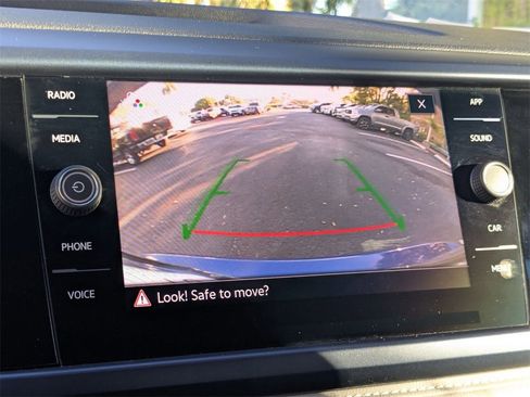 Used 2024 Volkswagen Taos SE image 18