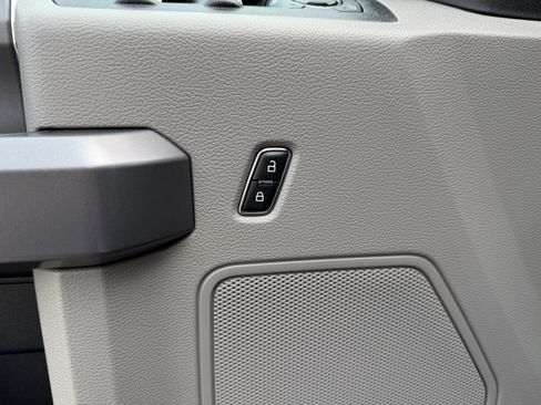 Used 2019 Ford F150 XLT w/ Equipment Group 302A Luxury AWD/4WD image 23