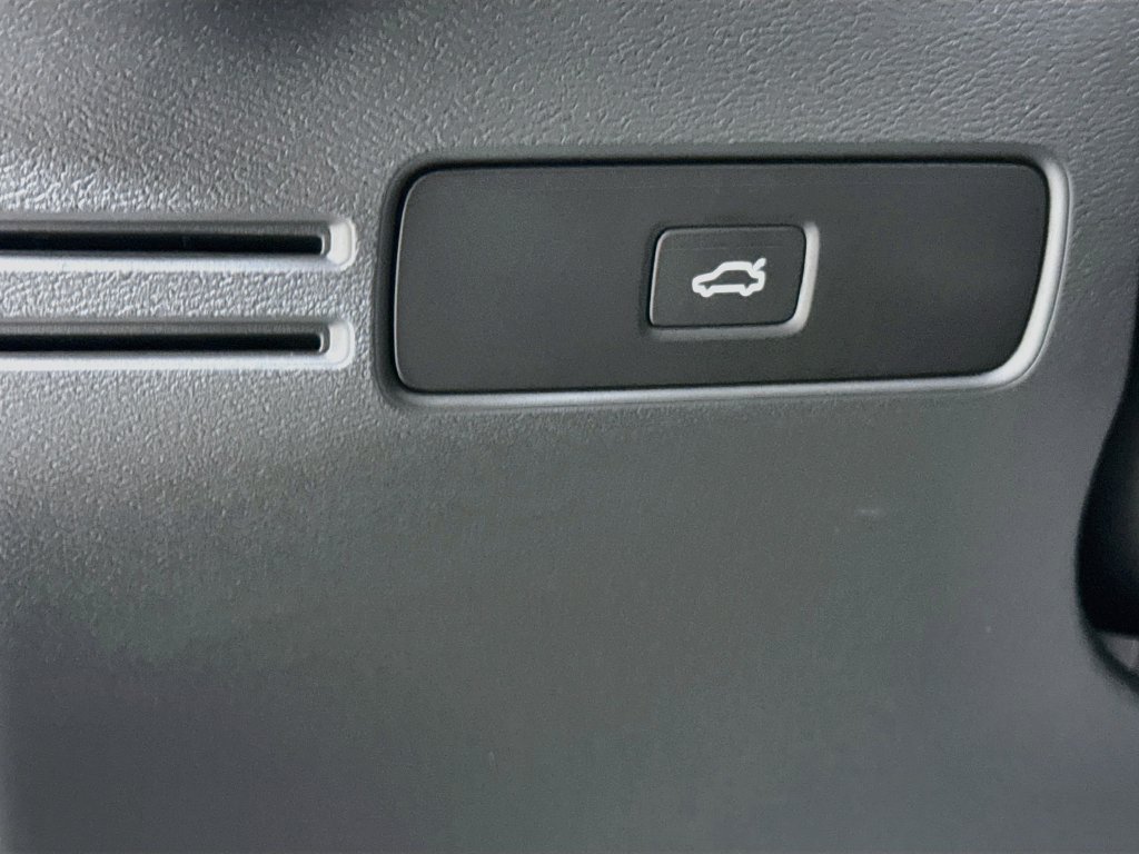 Used 2025 Volvo XC40 B5 Plus w/ Climate Package AWD/4WD image 10