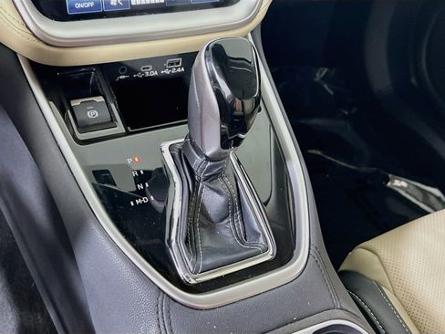 Used 2023 Subaru Outback Limited image 17